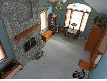 4th image of 414 Chestnut Grv