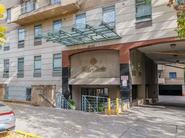 42-31 Colden Street #R2F, Flushing, NY 11355