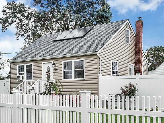 2nd image of 595 Pinelawn Ave