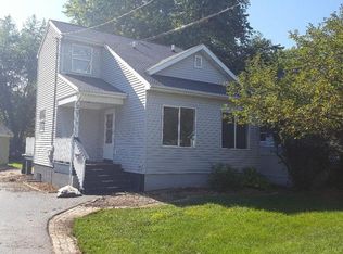 207 Debruyne St, St Charles, IL 60174