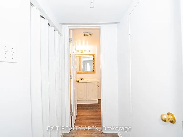 122 Centre St N — Photo 36