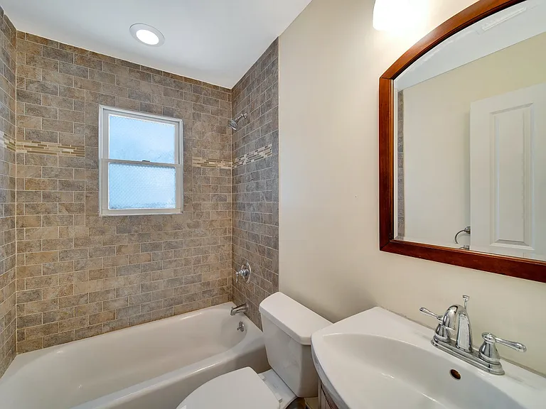 455 Berkshire Rd — Photo 5