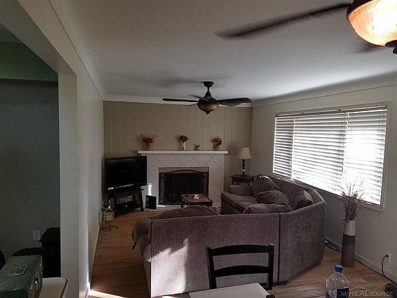 3rd image of 21237 Sunnydale St