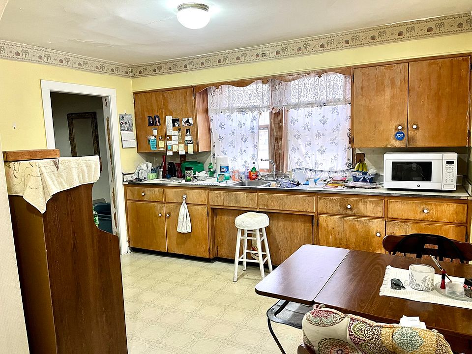 525 Charles St, Sycamore, IL 60178 Zillow