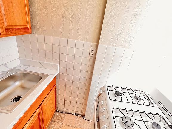 4th image of 823 Grant Ave #8