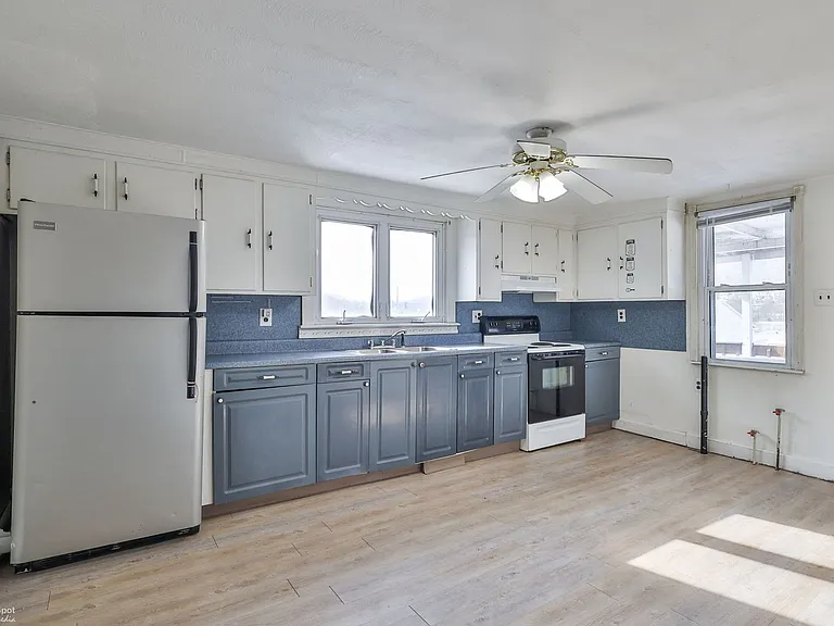 Catawissa St 50 W — Photo 23