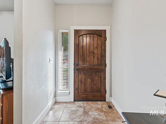 5th image of 908 Walnut St