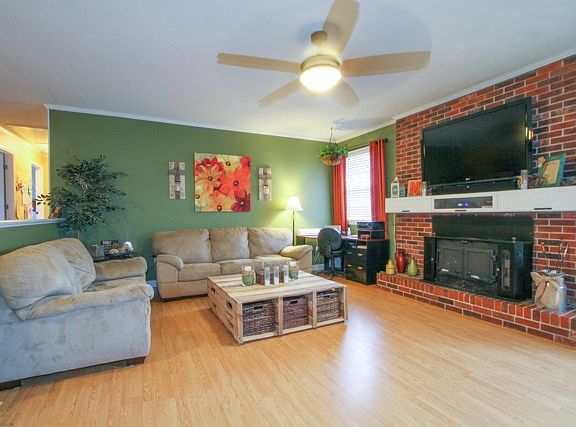5th image of 204 Parkwood Cir