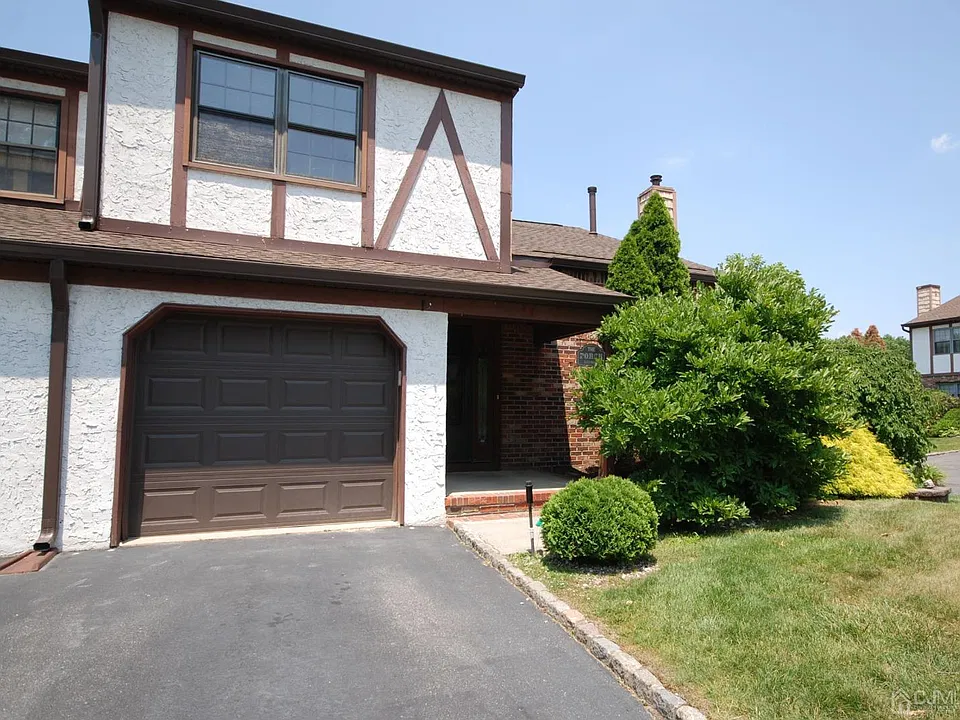 1 Wellington Ct