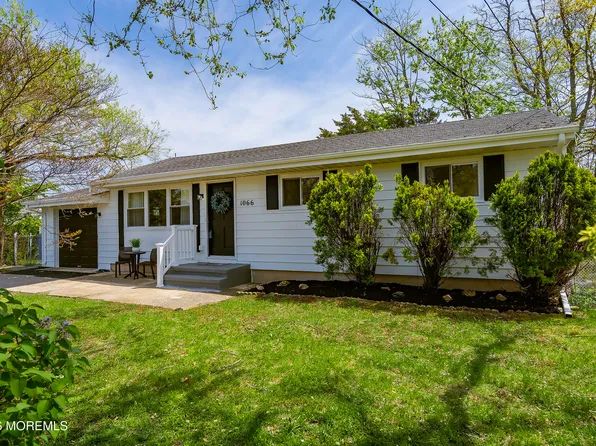1066 Overlook Drive, Toms River, NJ 08753