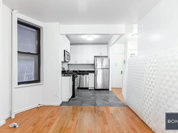 5th image of 1500 1st Ave APT 2A