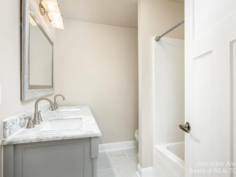 2 Maple Village Ct — Photo 15