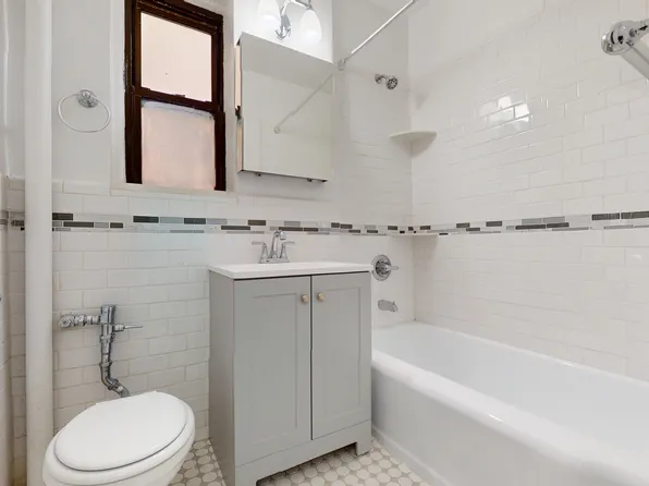 221 East 18th Street 1E image 6 of 6