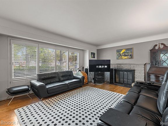 2nd image of 18135 Kinross Ave
