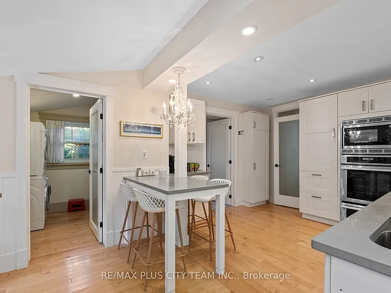 4 Wyckliffe Ave — Photo 13