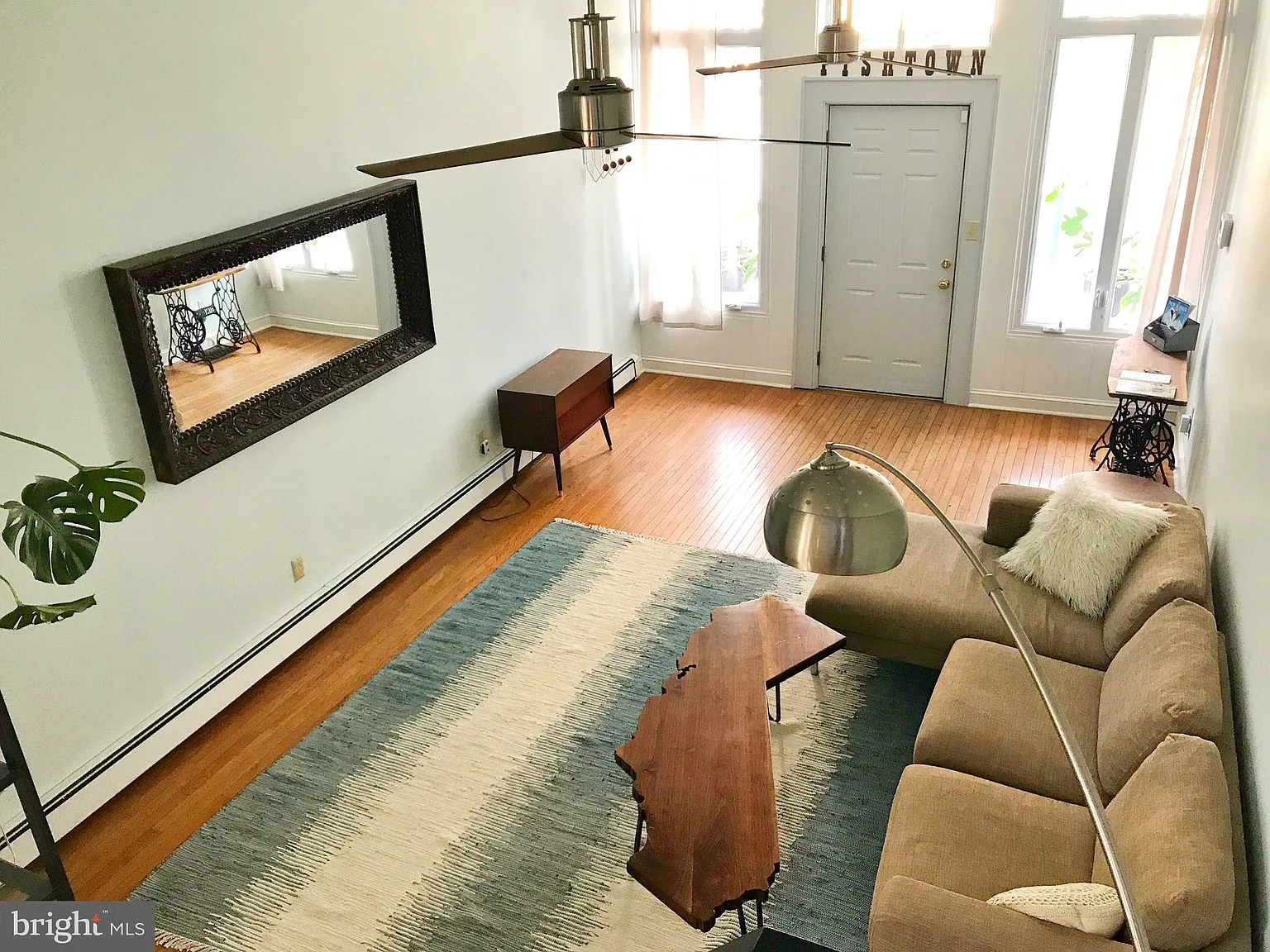 3 bed, 4.0 bath, 2500 sqft, $3,800 — Photo 3
