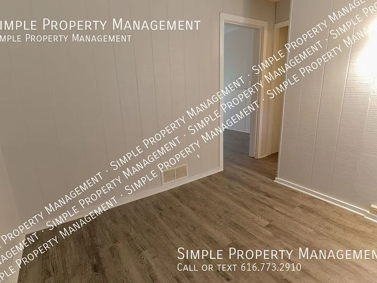 242 Page St NE #2 — Photo 8