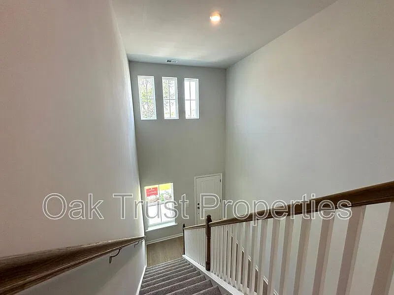 4 bed, 2.5 bath, 2014 sqft, $2,575 — Photo 3