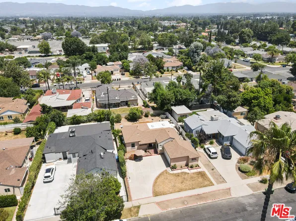 19001 Bessemer St, Reseda, CA 91335