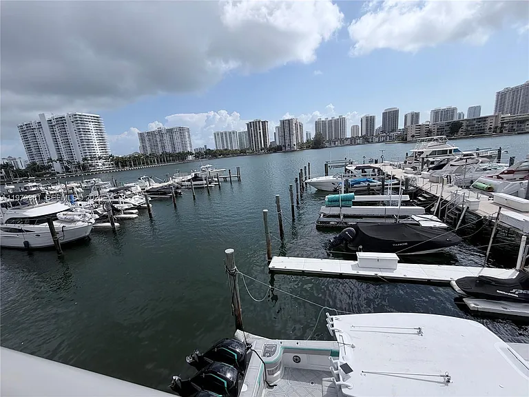 18031 Biscayne Blvd #904 — Photo 33