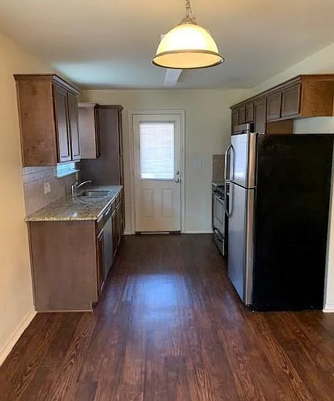 714 Parkplace Rdg — Photo 2