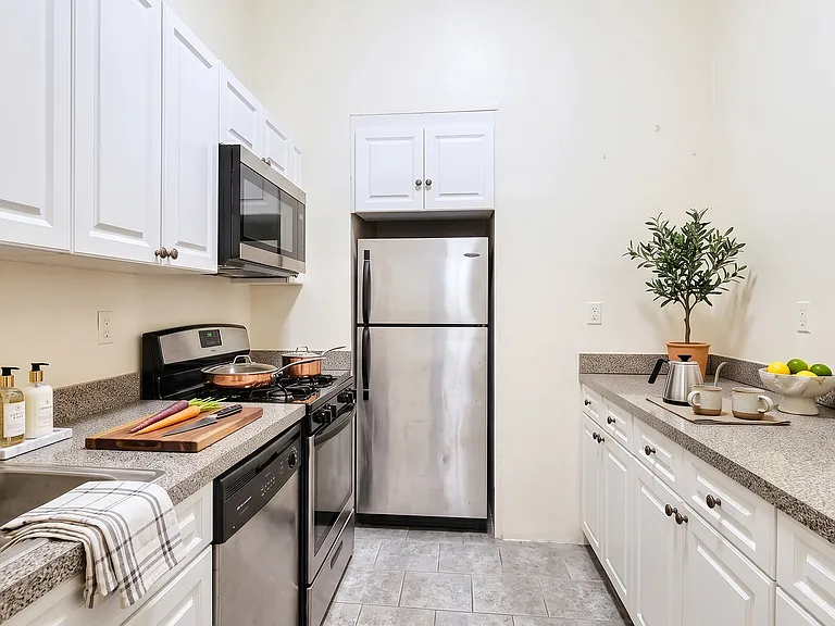 429 Lenox Ave #26 — Photo 5