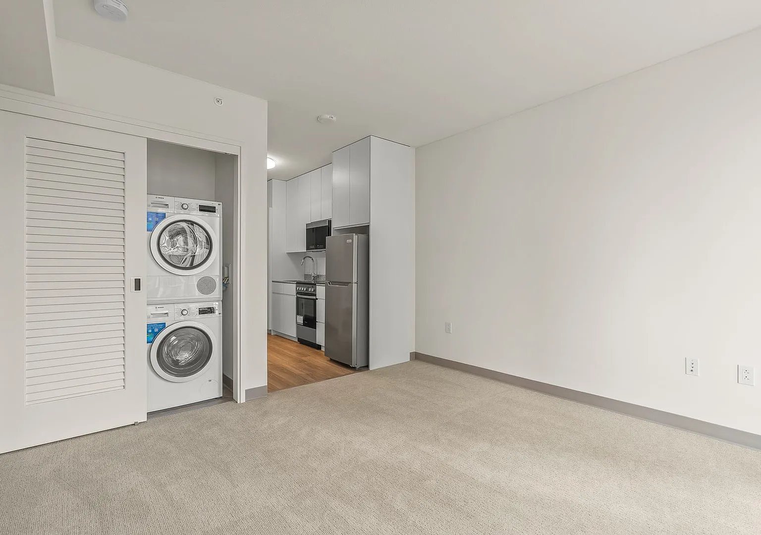 Modern Studio at The Flats at Sky Ala Moana East — Photo 2