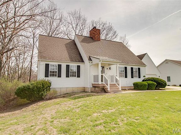 3rd image of 9 Fox Hill Dr