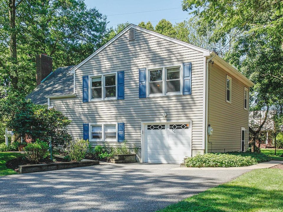 Welcome to 12 John Circle, Norwood