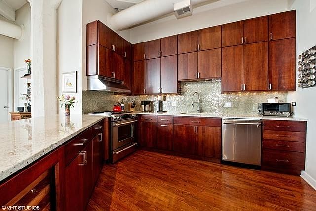 1st image of 1740 N Marshfield Ave #404