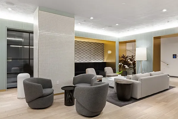 Rented by Greystar | media 72