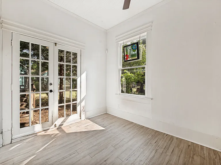 5623 Victor St — Photo 24