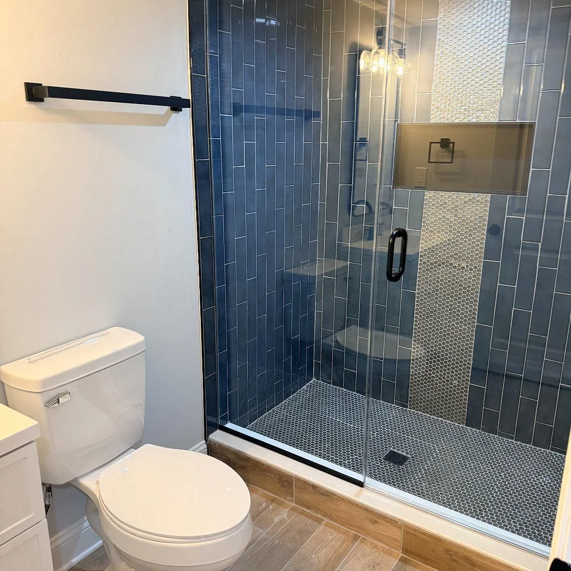 6 bed, 5.5 bath, 1340 sqft, $3,200 — Photo 3