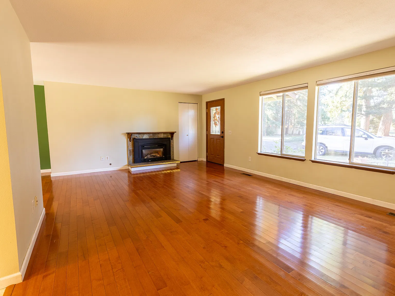 3 bed, 1170 sqft, $2,800 — Photo 2