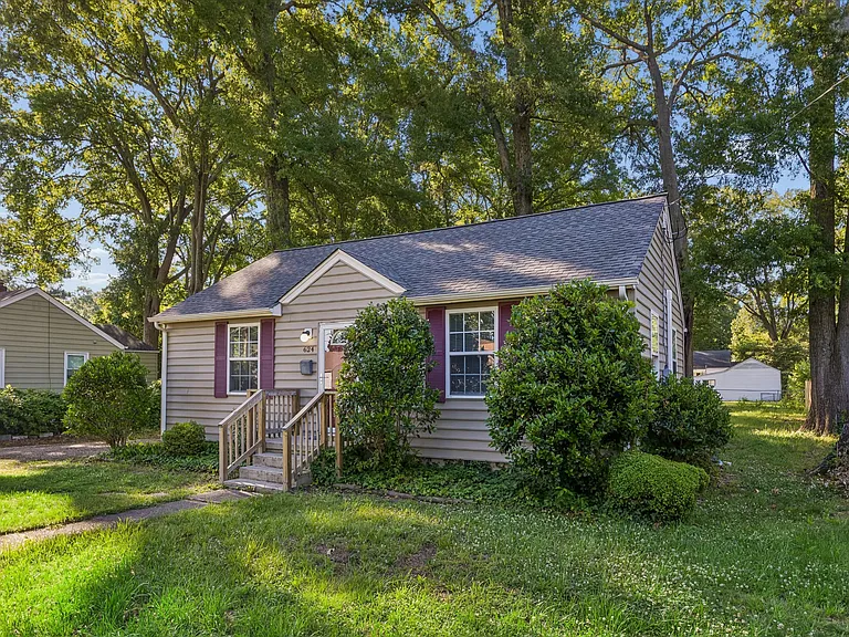 624 Sterling St — Photo 2