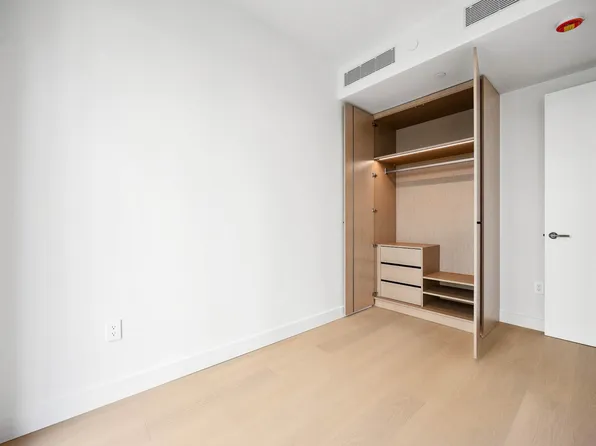 250 East 25th Street image 6 of 13