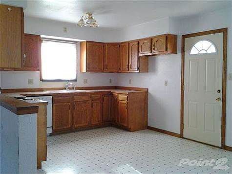 2nd image of 814 E Madison St