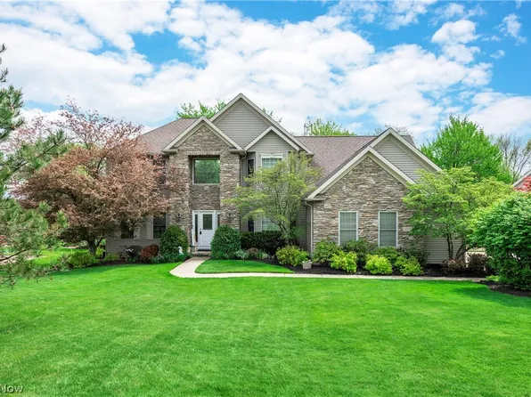 6585 Glen Coe Dr, Brecksville, OH 44141