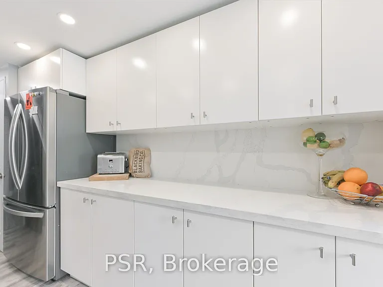 280 Simcoe St #1402 — Photo 10