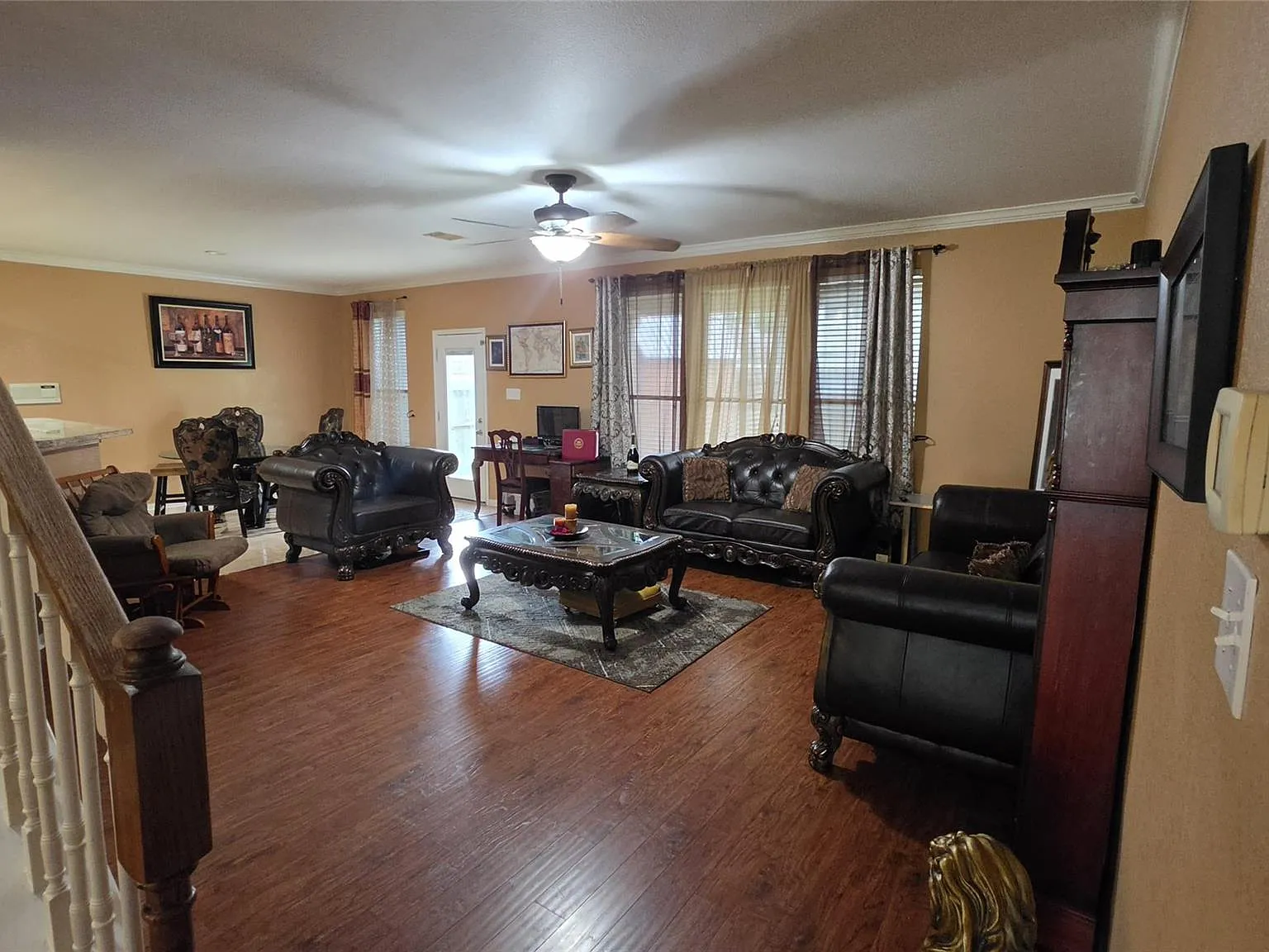 4 bed, 2.5 bath, 3400 sqft, $2,000 — Photo 4
