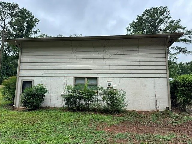 2627 Twin Oaks Dr SW — Photo 2