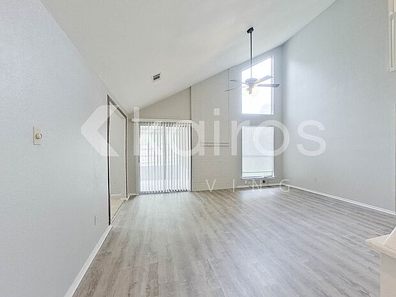 4th image of 22111 Bridgebrook Dr