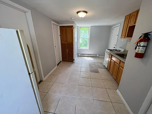 142 Inslee Pl #1R — photo 3 of 5