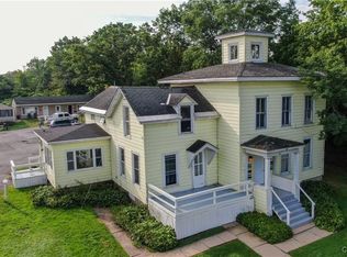38 Walton St, Alexandria Bay, NY 13607