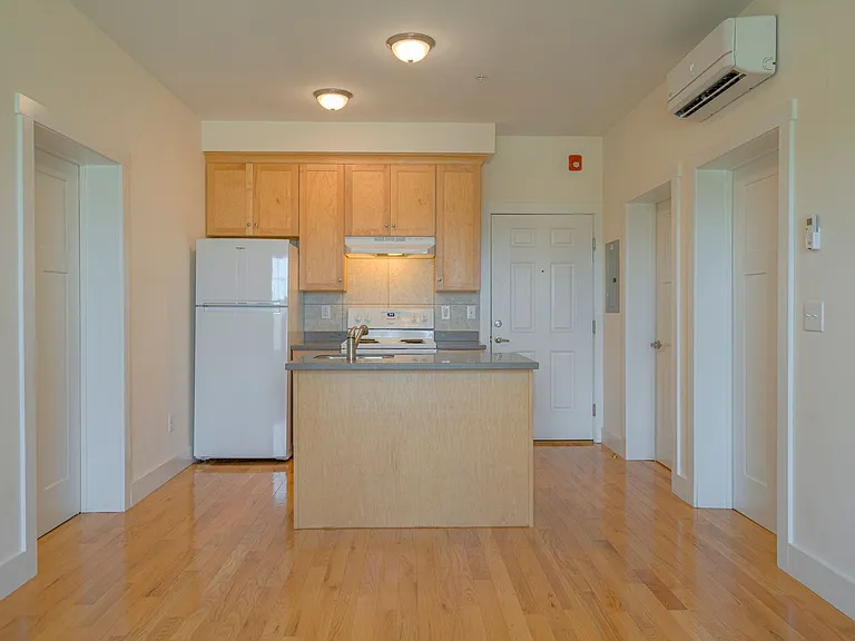 Hilltop — Photo 12