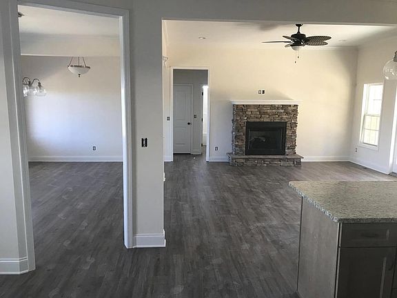 4th image of 1029 Victoria Lee Way