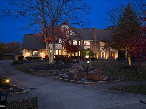3rd image of 6560 Queens Way