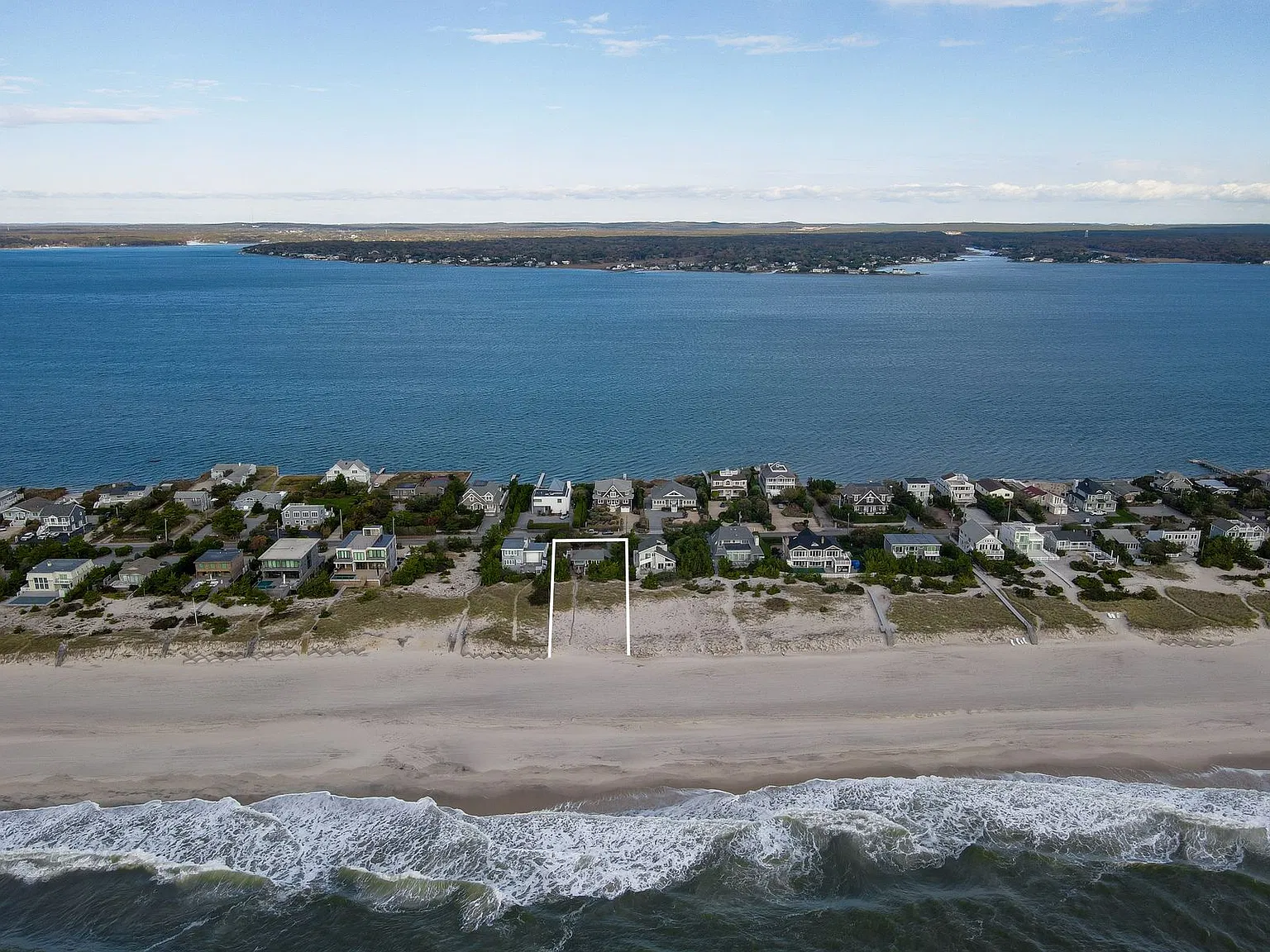 Classic Hamptons Oceanfront Summer Getaway — Photo 4