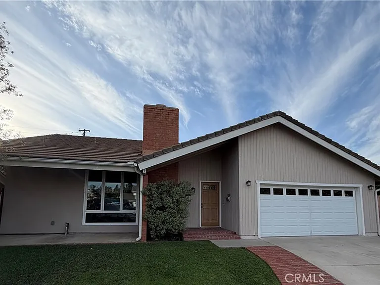 24961 El Caballo St — Photo 2