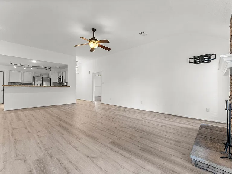 351 Fantasy Ln — Photo 8